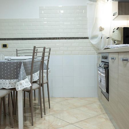 Dimora De Curtis Apartment เนเปิลส์ ภายนอก รูปภาพ