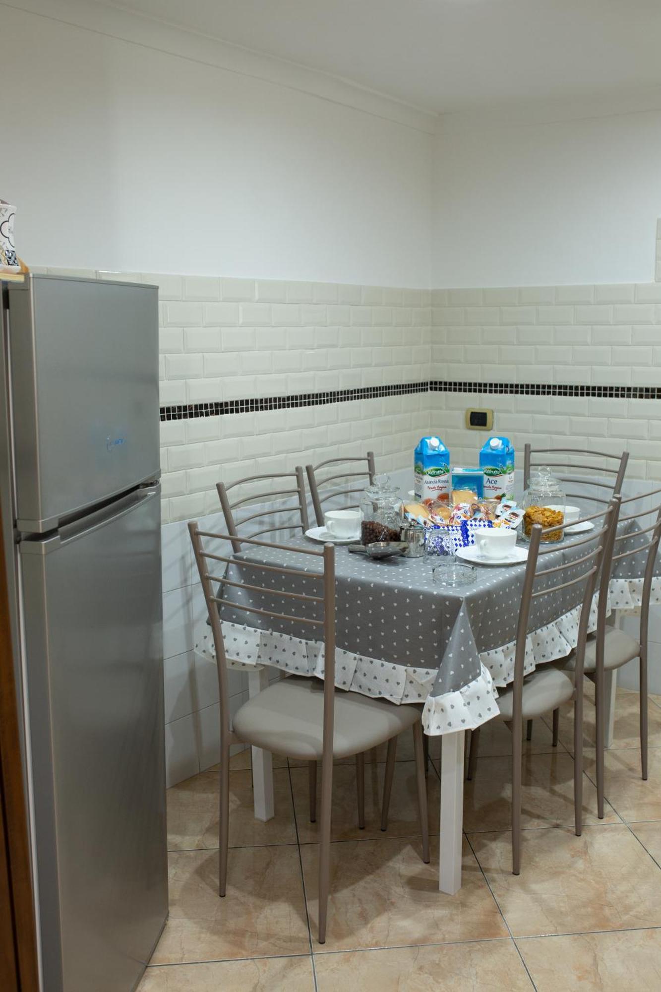 Dimora De Curtis Apartment เนเปิลส์ ภายนอก รูปภาพ