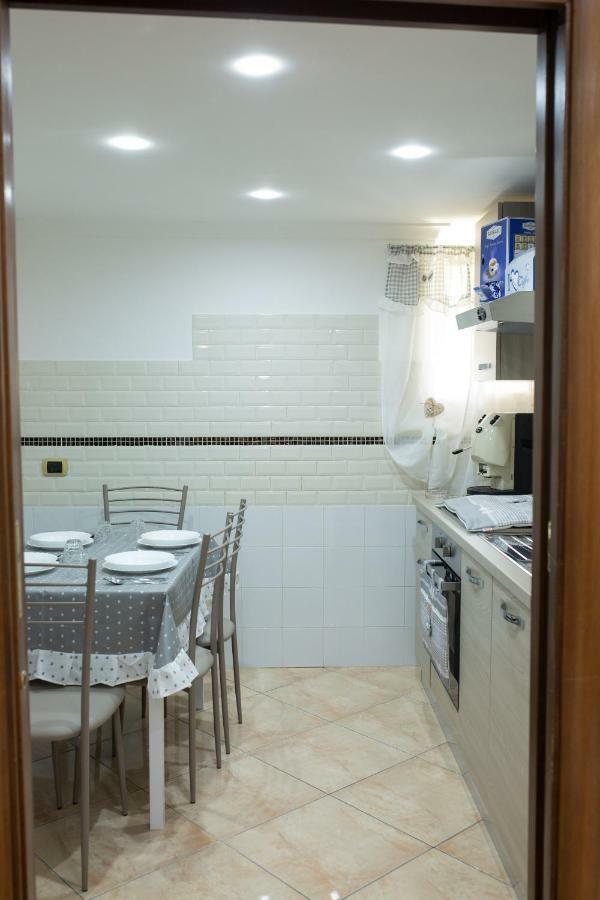 Dimora De Curtis Apartment เนเปิลส์ ภายนอก รูปภาพ