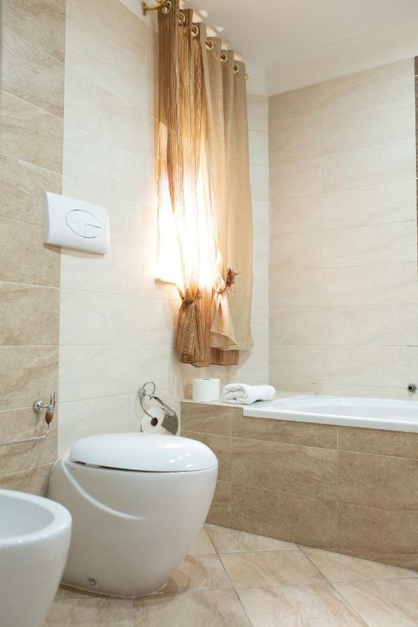 Dimora De Curtis Apartment เนเปิลส์ ภายนอก รูปภาพ