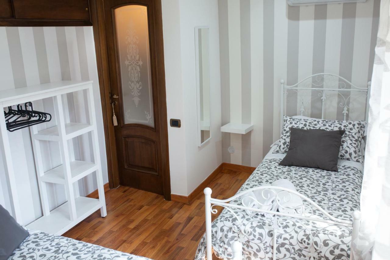 Dimora De Curtis Apartment เนเปิลส์ ภายนอก รูปภาพ
