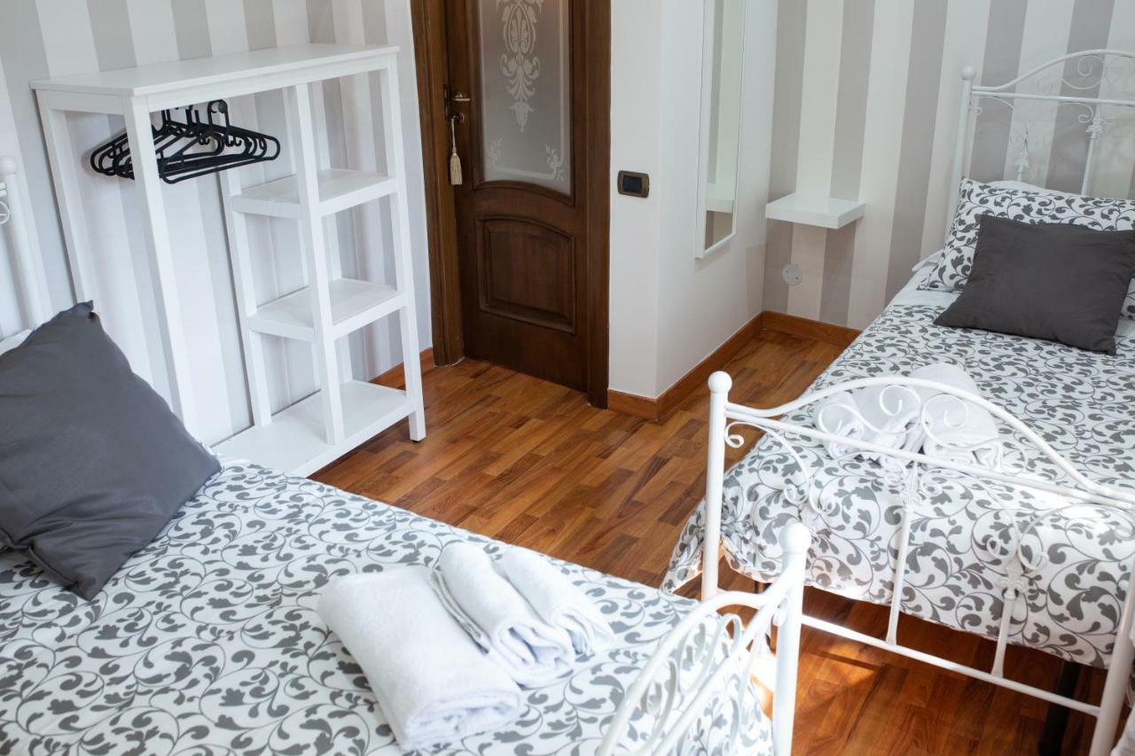 Dimora De Curtis Apartment เนเปิลส์ ภายนอก รูปภาพ